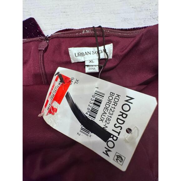 Urban Social Strapless Velvet Dress - Picture 4 of 7